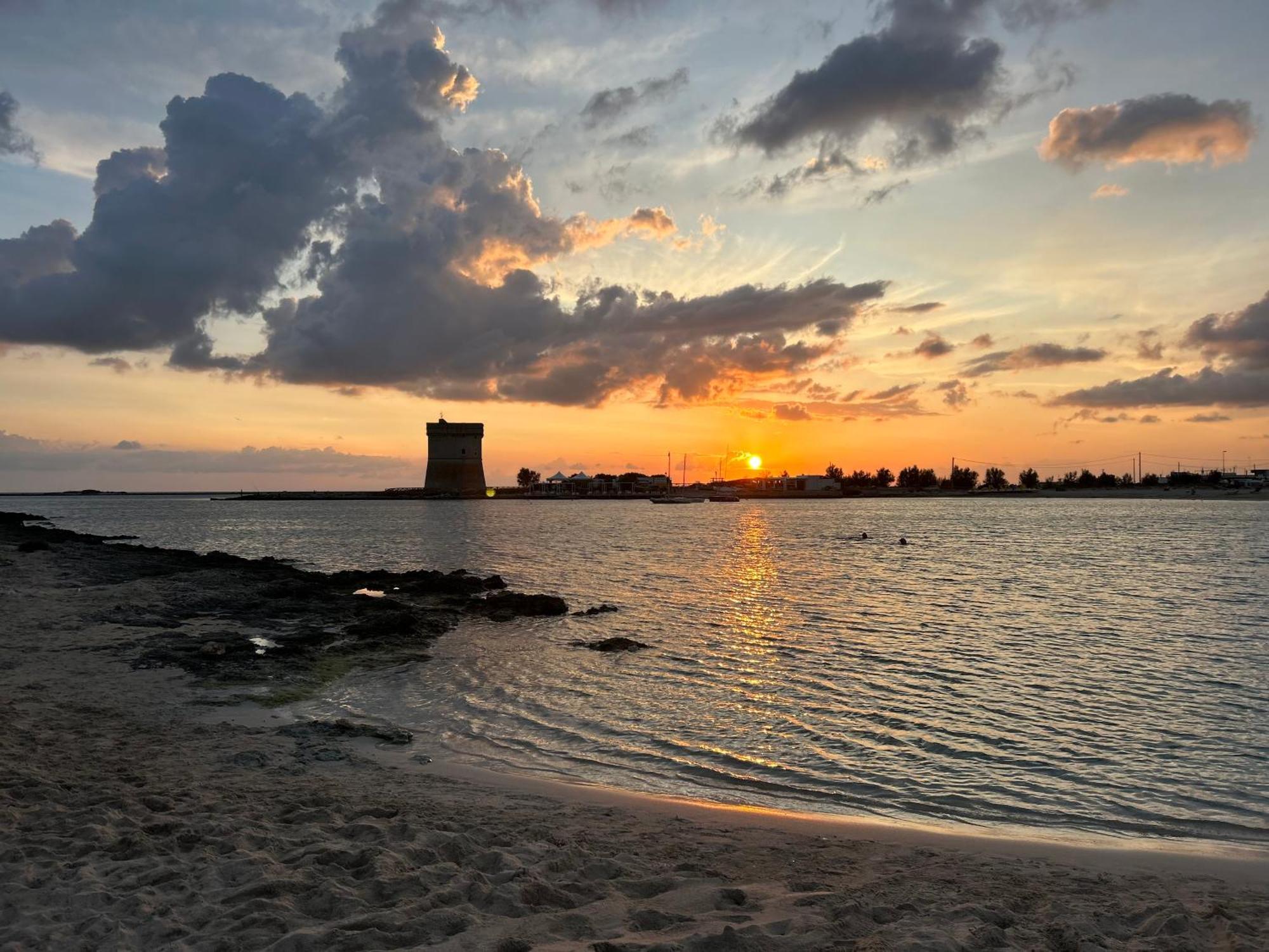 Salento Casa Vacanza Il Focolare Torchiarolo Exterior foto